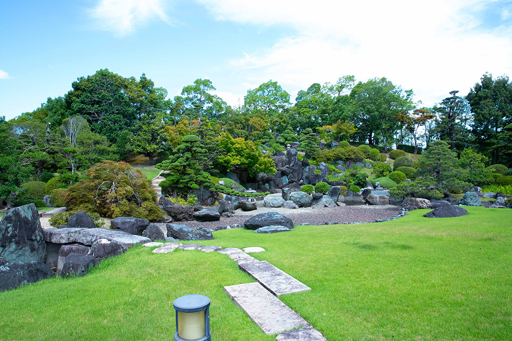 「浜北緑化木センター」百景園は植木の美しさを完璧に集結した庭 ZAZAmag.